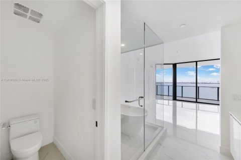 Condominio en venta en Miami, Florida, 4 dormitorios, 249.54 m2 № 1975021 - foto 17