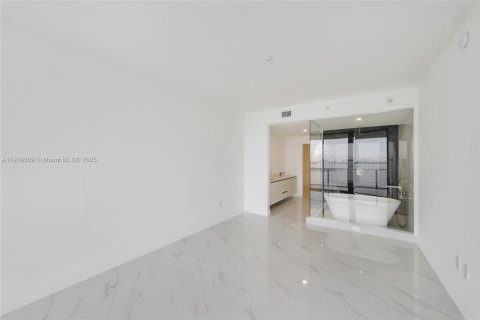 Condominio en venta en Miami, Florida, 4 dormitorios, 249.54 m2 № 1975021 - foto 18