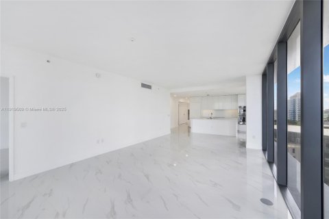 Condominio en venta en Miami, Florida, 4 dormitorios, 249.54 m2 № 1975021 - foto 12