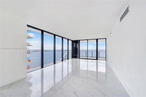 Condominio en venta en Miami, Florida, 4 dormitorios, 249.54 m2 № 1975021 - foto 7