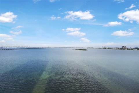 Condominio en Miami, Florida, 4 dormitorios  № 1975021