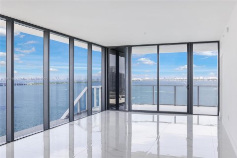 Condominio en venta en Miami, Florida, 4 dormitorios, 249.54 m2 № 1975021 - foto 8