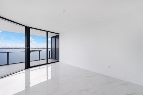 Condominio en venta en Miami, Florida, 4 dormitorios, 249.54 m2 № 1975021 - foto 14