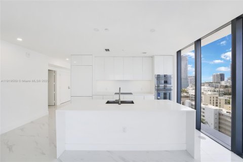 Condominio en venta en Miami, Florida, 4 dormitorios, 249.54 m2 № 1975021 - foto 9