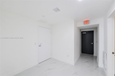 Condominio en venta en Miami, Florida, 4 dormitorios, 249.54 m2 № 1975021 - foto 20