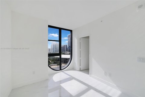 Condominio en venta en Miami, Florida, 4 dormitorios, 249.54 m2 № 1975021 - foto 21