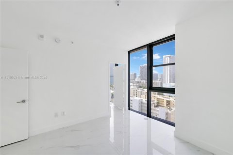 Condominio en venta en Miami, Florida, 4 dormitorios, 249.54 m2 № 1975021 - foto 19