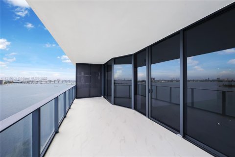 Condominio en venta en Miami, Florida, 4 dormitorios, 249.54 m2 № 1975021 - foto 5