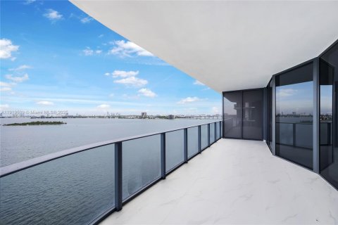 Condominio en venta en Miami, Florida, 4 dormitorios, 249.54 m2 № 1975021 - foto 2