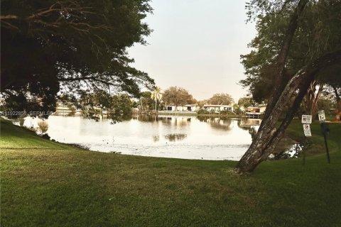 Condominio en venta en Pembroke Pines, Florida, 2 dormitorios, 79.34 m2 № 1976581 - foto 22