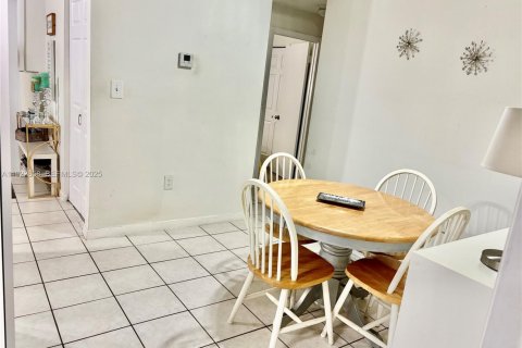 Condominio en venta en Pembroke Pines, Florida, 2 dormitorios, 79.34 m2 № 1976581 - foto 12