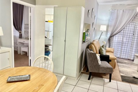 Condominio en venta en Pembroke Pines, Florida, 2 dormitorios, 79.34 m2 № 1976581 - foto 4