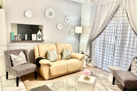 Condominio en venta en Pembroke Pines, Florida, 2 dormitorios, 79.34 m2 № 1976581 - foto 14
