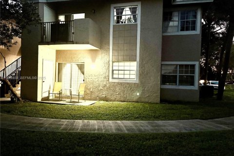 Condominio en venta en Pembroke Pines, Florida, 2 dormitorios, 79.34 m2 № 1976581 - foto 19