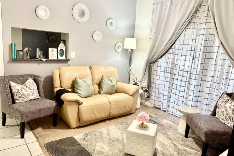 Condominio en venta en Pembroke Pines, Florida, 2 dormitorios, 79.34 m2 № 1976581 - foto 17