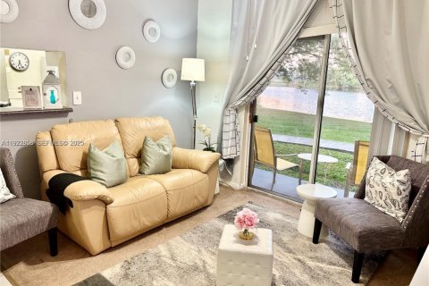 Condominio en venta en Pembroke Pines, Florida, 2 dormitorios, 79.34 m2 № 1976581 - foto 24
