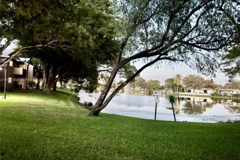 Condominio en venta en Pembroke Pines, Florida, 2 dormitorios, 79.34 m2 № 1976581 - foto 18
