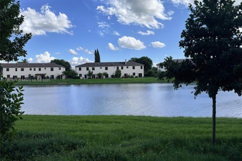 Купить кондоминиум в Майами, Флорида 3 спальни, 157.47м2, № 1924554 - фото 30