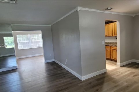 Casa en venta en Sunrise, Florida, 3 dormitorios, 150.5 m2 № 2053705 - foto 2