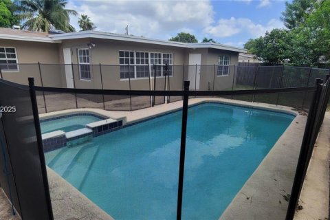 Casa en venta en Sunrise, Florida, 3 dormitorios, 150.5 m2 № 2053705 - foto 16