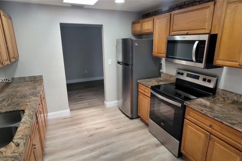 Casa en venta en Sunrise, Florida, 3 dormitorios, 150.5 m2 № 2053705 - foto 5