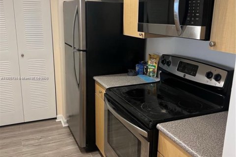 Снять в аренду кондоминиум в Холливуд, Флорида 2 спальни, 93.09м2, № 1956401 - фото 5