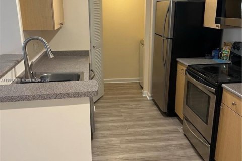Снять в аренду кондоминиум в Холливуд, Флорида 2 спальни, 93.09м2, № 1956401 - фото 2