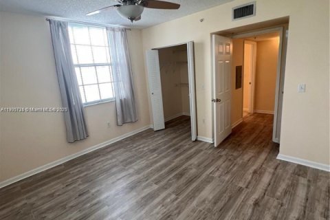 Снять в аренду кондоминиум в Холливуд, Флорида 2 спальни, 93.09м2, № 1956401 - фото 7