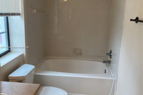 Снять в аренду кондоминиум в Холливуд, Флорида 2 спальни, 93.09м2, № 1956401 - фото 10