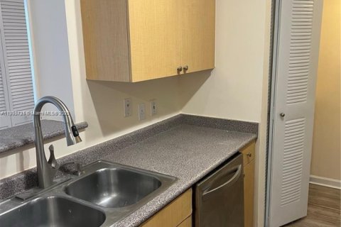 Снять в аренду кондоминиум в Холливуд, Флорида 2 спальни, 93.09м2, № 1956401 - фото 3