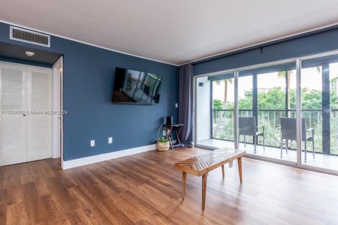 Condo in Sunny Isles Beach, Florida, 1 bedroom  № 1937687 - photo 12
