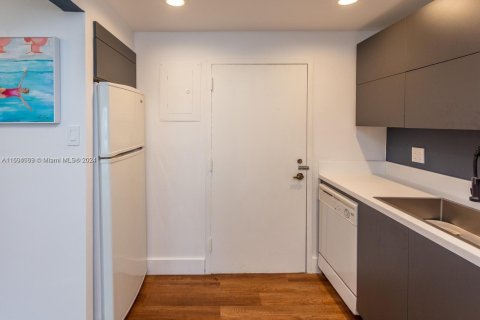 Condominio en alquiler en Sunny Isles Beach, Florida, 1 dormitorio, 96.62 m2 № 1937687 - foto 23