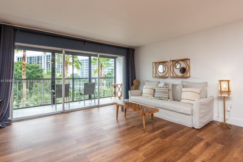 Condominio en alquiler en Sunny Isles Beach, Florida, 1 dormitorio, 96.62 m2 № 1937687 - foto 4