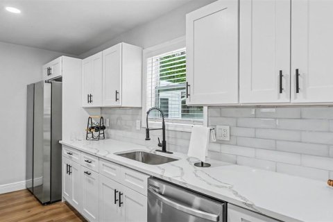 Villa ou maison à vendre à Lakeland, Floride: 3 chambres, 154.96 m2 № 2402853 - photo 8