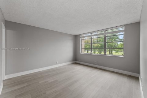 Copropriété à vendre à Davie, Floride: 2 chambres, 99.41 m2 № 1779481 - photo 11