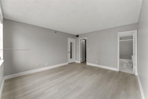 Copropriété à vendre à Davie, Floride: 2 chambres, 99.41 m2 № 1779481 - photo 12