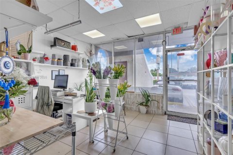 Купить коммерческую недвижимость в Майами, Флорида № 2035785 - фото 6