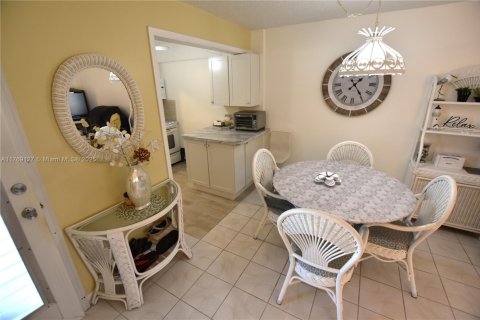 Villa ou maison à vendre à West Palm Beach, Floride: 1 chambre, 56.76 m2 № 1867243 - photo 2