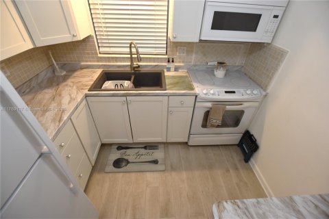 Villa ou maison à vendre à West Palm Beach, Floride: 1 chambre, 56.76 m2 № 1867243 - photo 5