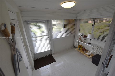 Villa ou maison à vendre à West Palm Beach, Floride: 1 chambre, 56.76 m2 № 1867243 - photo 12