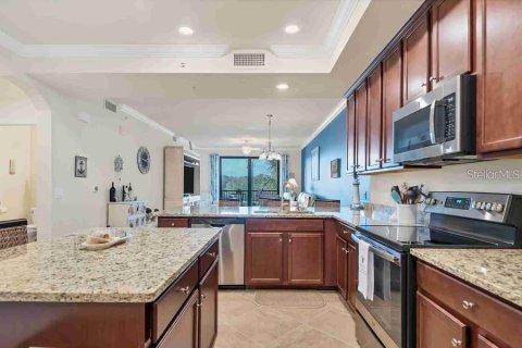 Condo in Bradenton, Florida, 2 bedrooms in LAKEWOOD NATIONAL  № 1530078 - photo 2