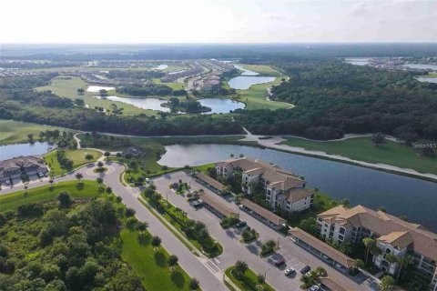 Condo in Bradenton, Florida, 2 bedrooms in LAKEWOOD NATIONAL  № 1530078 - photo 7
