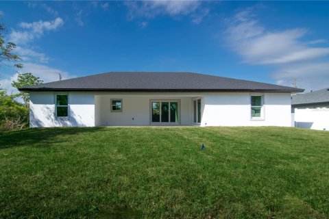 House in Port Charlotte, Florida 4 bedrooms, 240.34 sq.m. № 1883733 - photo 15