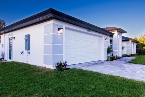 House in Port Charlotte, Florida 4 bedrooms, 240.34 sq.m. № 1883733 - photo 2