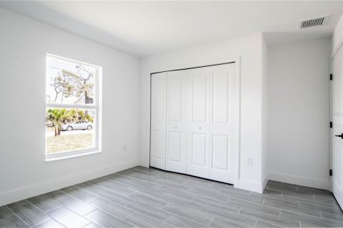 House in Port Charlotte, Florida 4 bedrooms, 240.34 sq.m. № 1883733 - photo 9