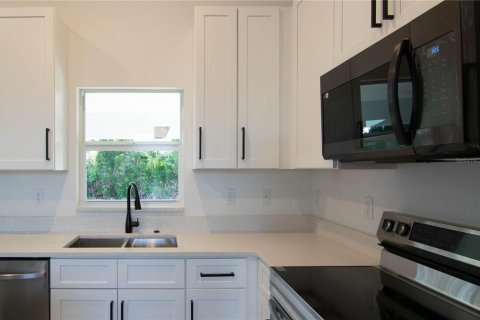House in Port Charlotte, Florida 4 bedrooms, 240.34 sq.m. № 1883733 - photo 5