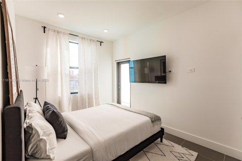 Commercial property in Miami, Florida 412.11 sq.m. № 1973606 - photo 20