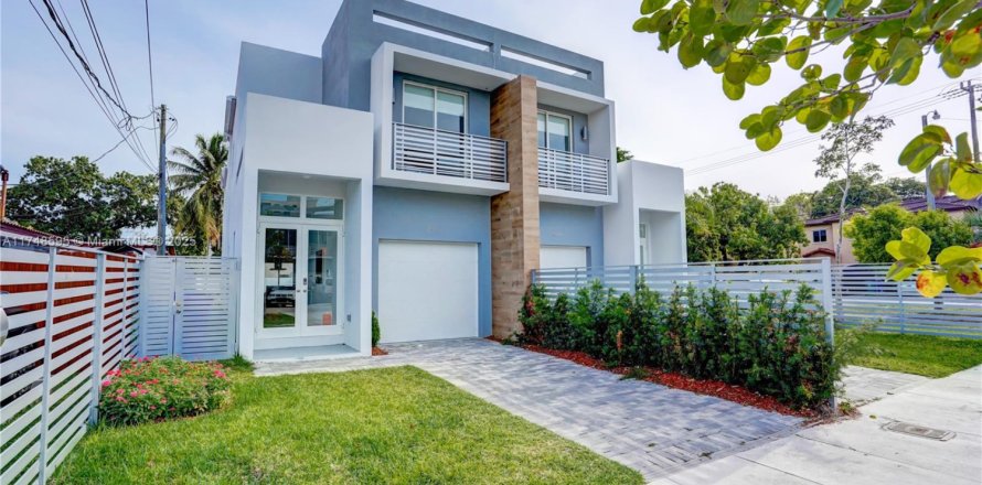 Touwnhouse à Miami, Floride 4 chambres, 250.84 m2 № 1860421