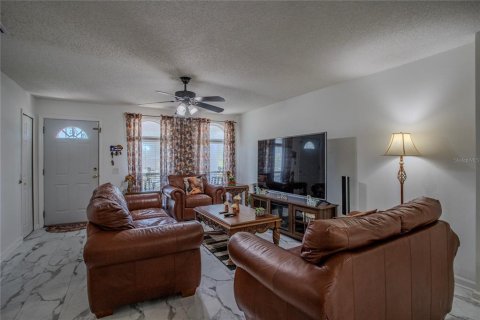 House in Deltona, Florida 3 bedrooms, 131.18 sq.m. № 1883470 - photo 8