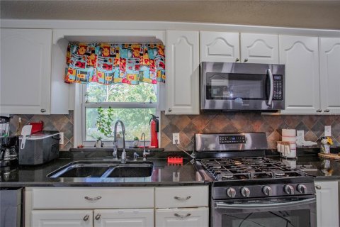 House in Deltona, Florida 3 bedrooms, 131.18 sq.m. № 1883470 - photo 6
